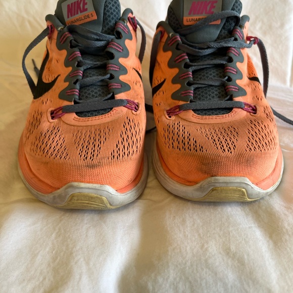 👟🌺Nike Sneakers in a muted orange, size 10.5 - Picture 6 of 12